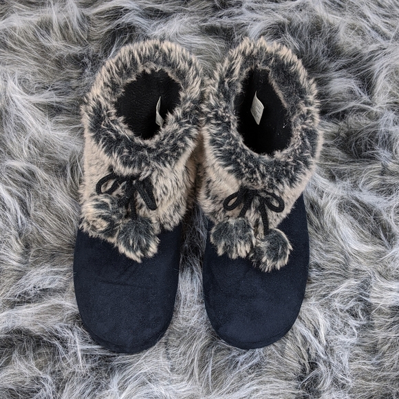 AIRWALK Black Furry Boots Sizes 5-6 - Picture 3 of 8